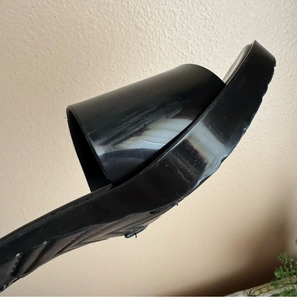 Vintage Mudd patent leather black platform sandals size 9